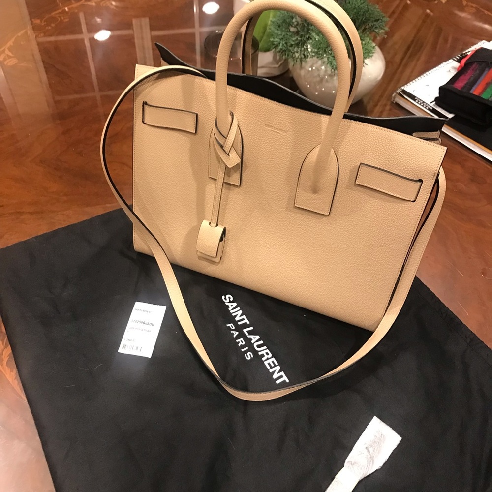 YSL GRAINED LEATHER SAC DE JOUR ALMOST NEW
